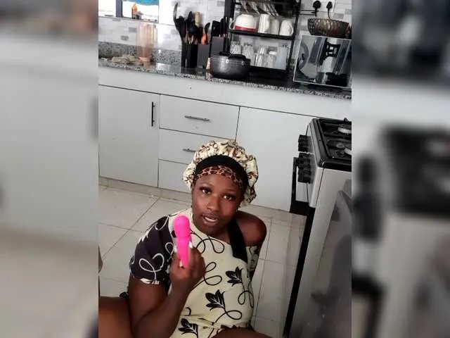 Try cute slut Curvyreen Curvyreen from BongaCams