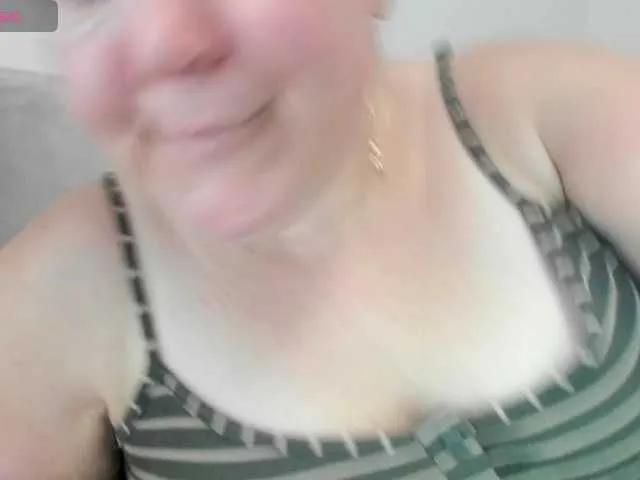 Masturbate to 30 years old Evajolie from BongaCams Evajolie from BongaCams