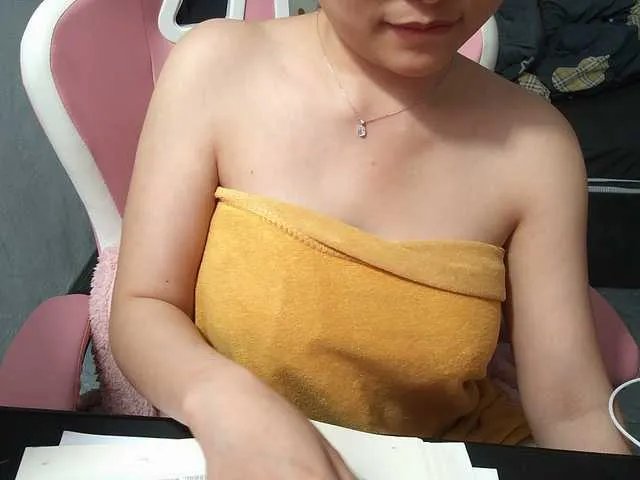 Julia98 from BongaCams
