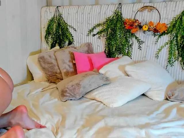 Kelly-Mott from BongaCams