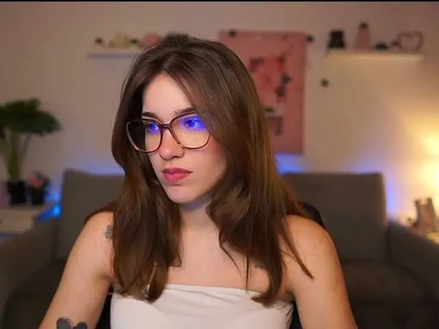 Watch cute performer Kissiecat kissiecat from BongaCams