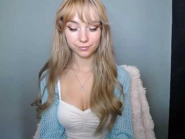 Discover LuciaLovely, she wants to masturbate for you LuciaLovely from BongaCams