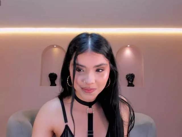 Explore MiaLaurence, she wants to masturbate for you MiaLaurence from BongaCams