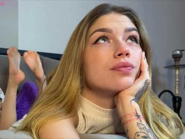 Roxy08 from BongaCams