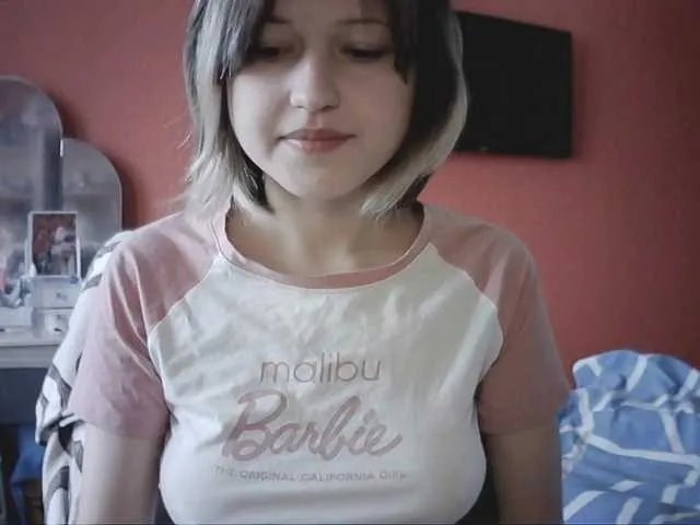 SnowWhiteNika from BongaCams