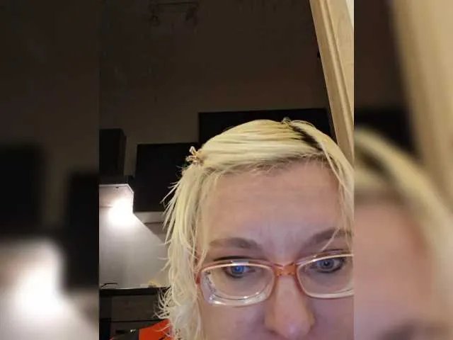 Vika211 from BongaCams