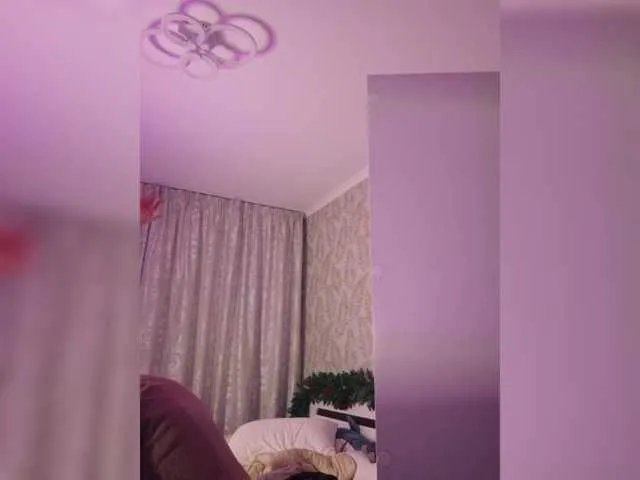 YonaBones from BongaCams