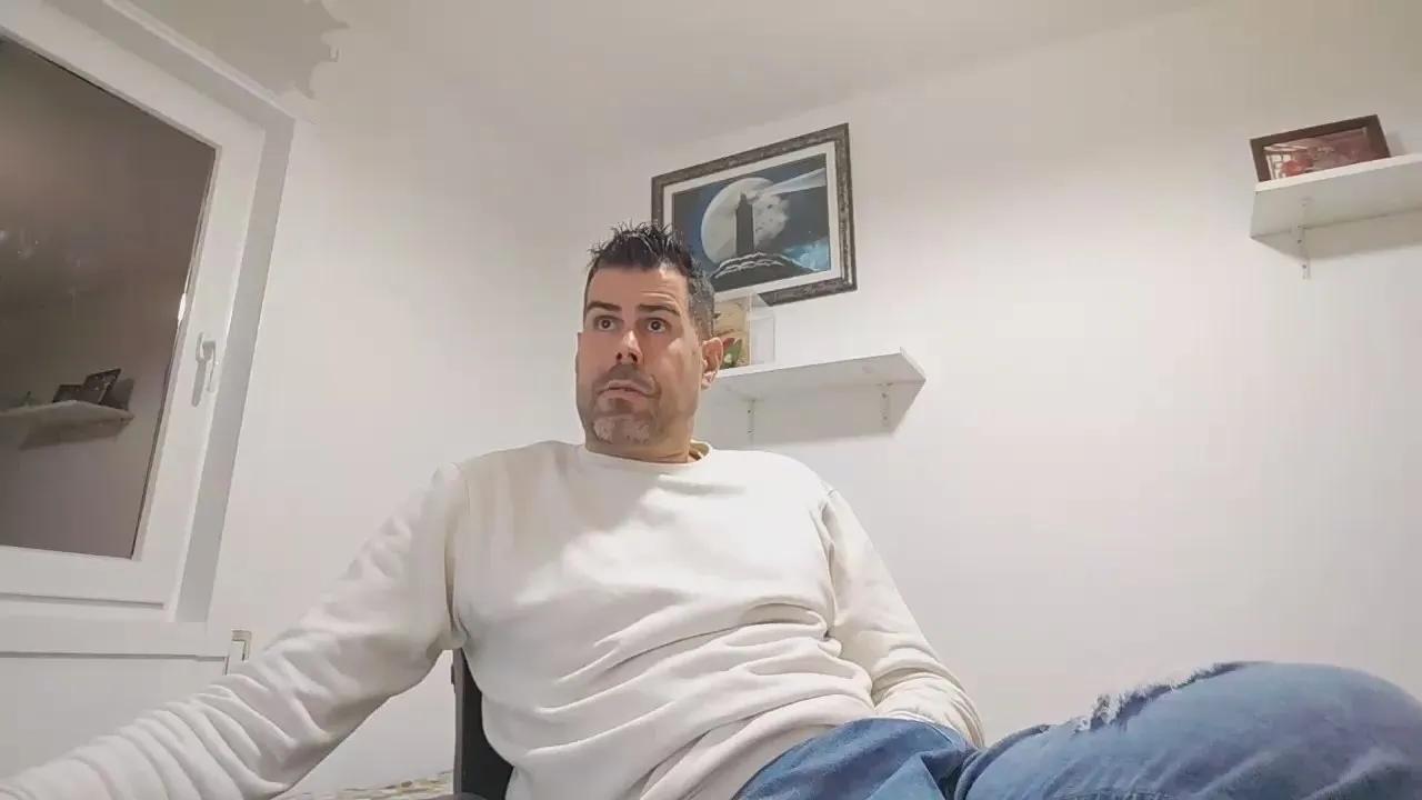 Watch sweet performer _BruceStrong_ _BruceStrong_ from Cam4