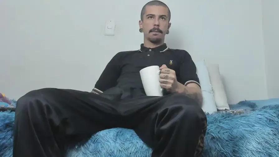 aaronbigdickxxx from Cam4