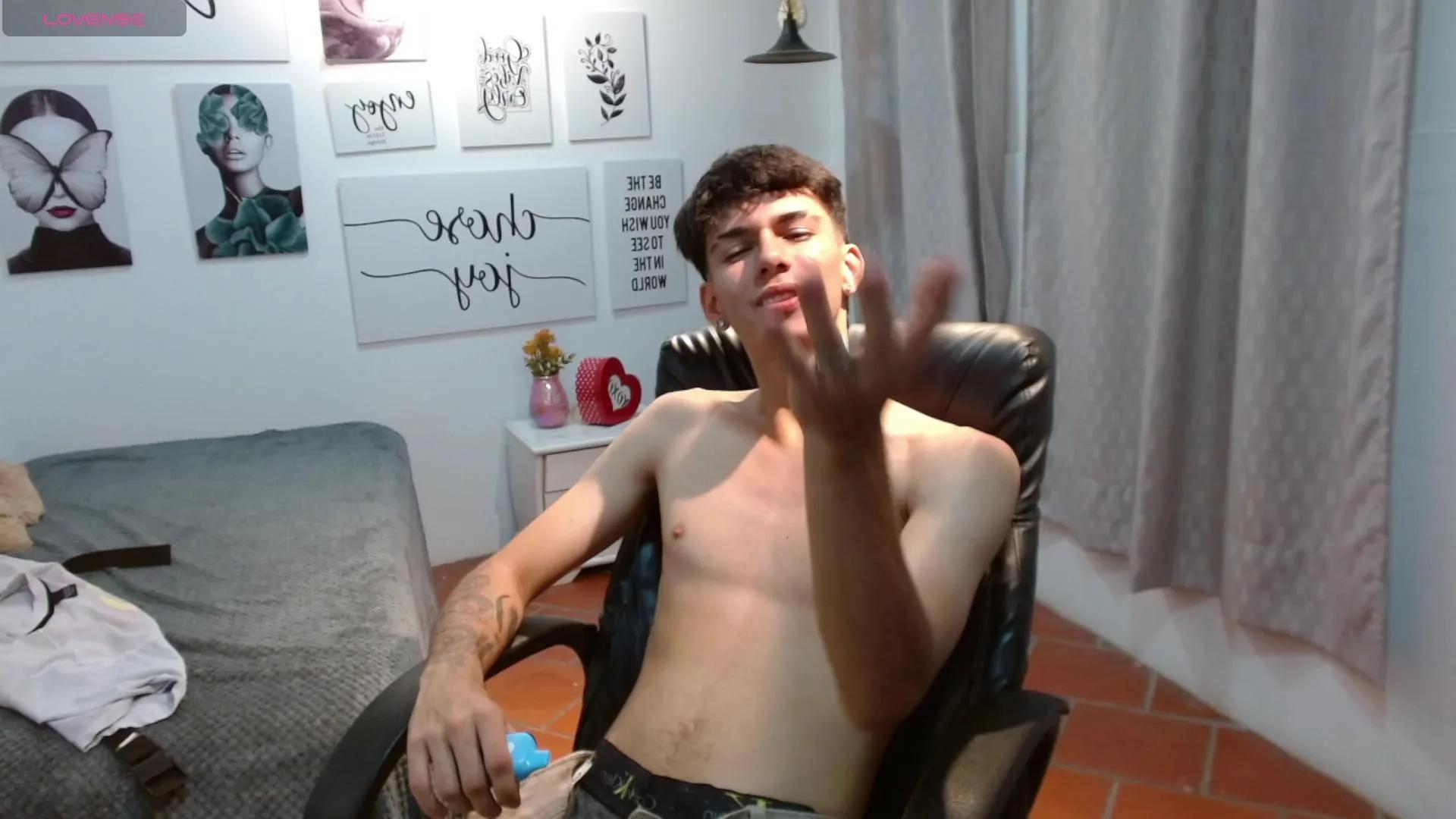 Masturbate to 20 years old AmethystShadow from Cam4 AmethystShadow from Cam4