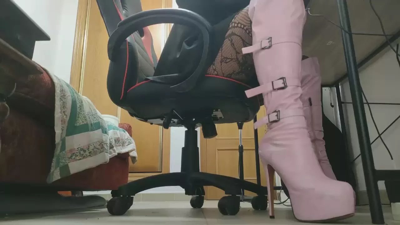 Offline ChloeTvFem on Cam4