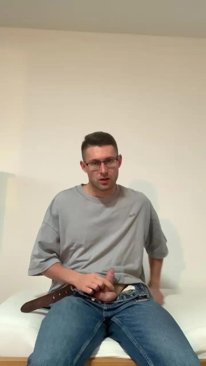 Explore sexy performer Davidhot95 davidhot95 from Cam4