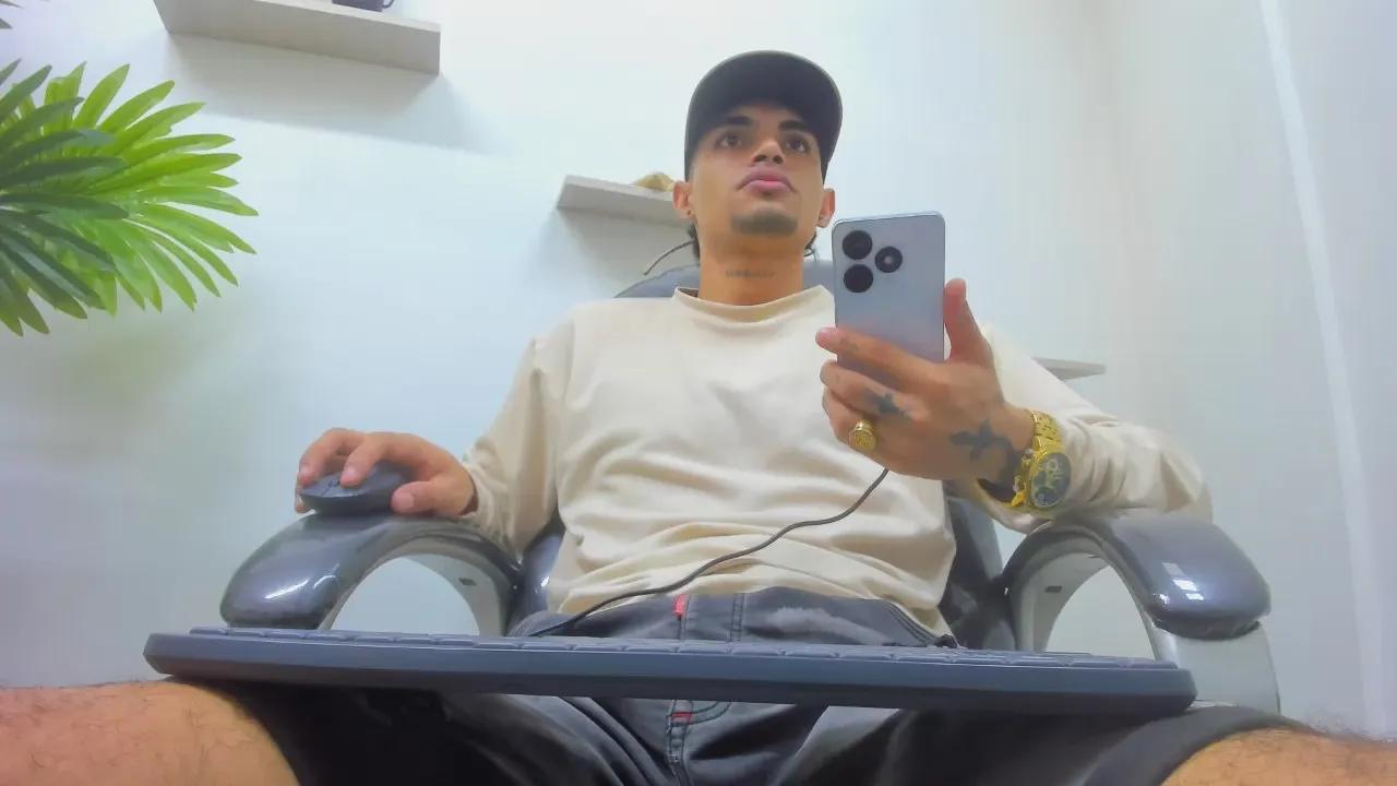 Discover 21 years old KalvinVoy from Cam4 KalvinVoy from Cam4