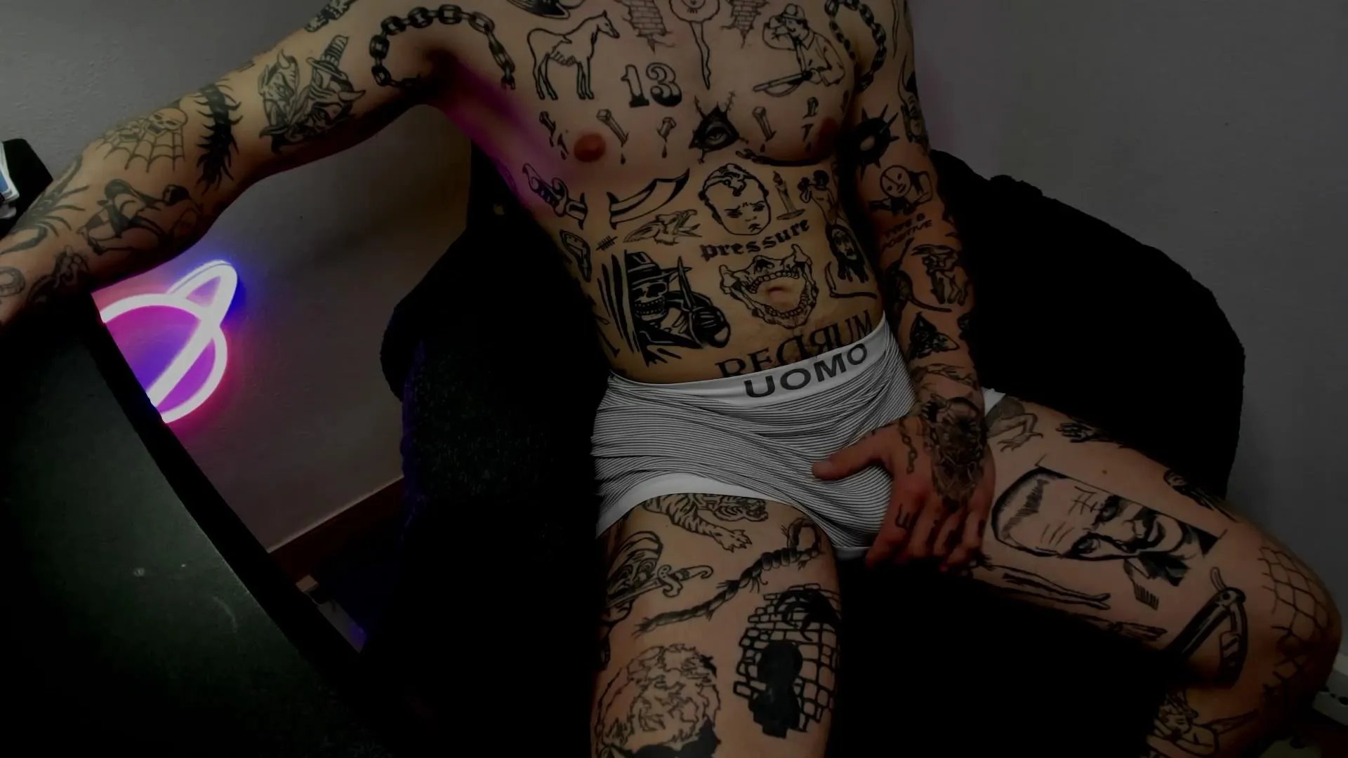 Layneinchains from Cam4