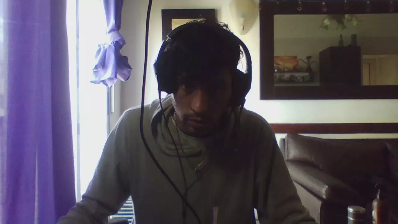 Offline Leon4089 on Cam4