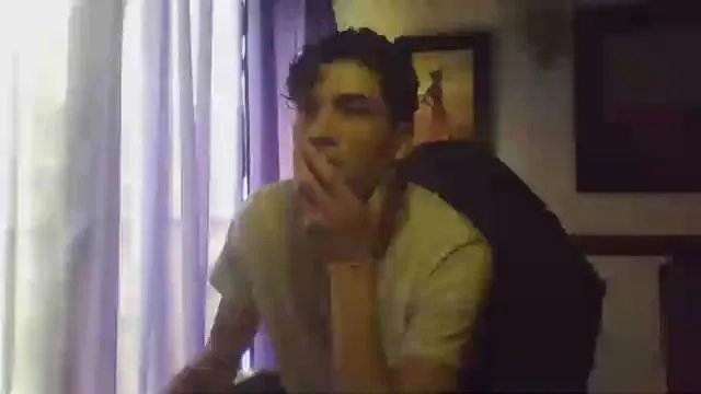 Offline Leon4089 on Cam4