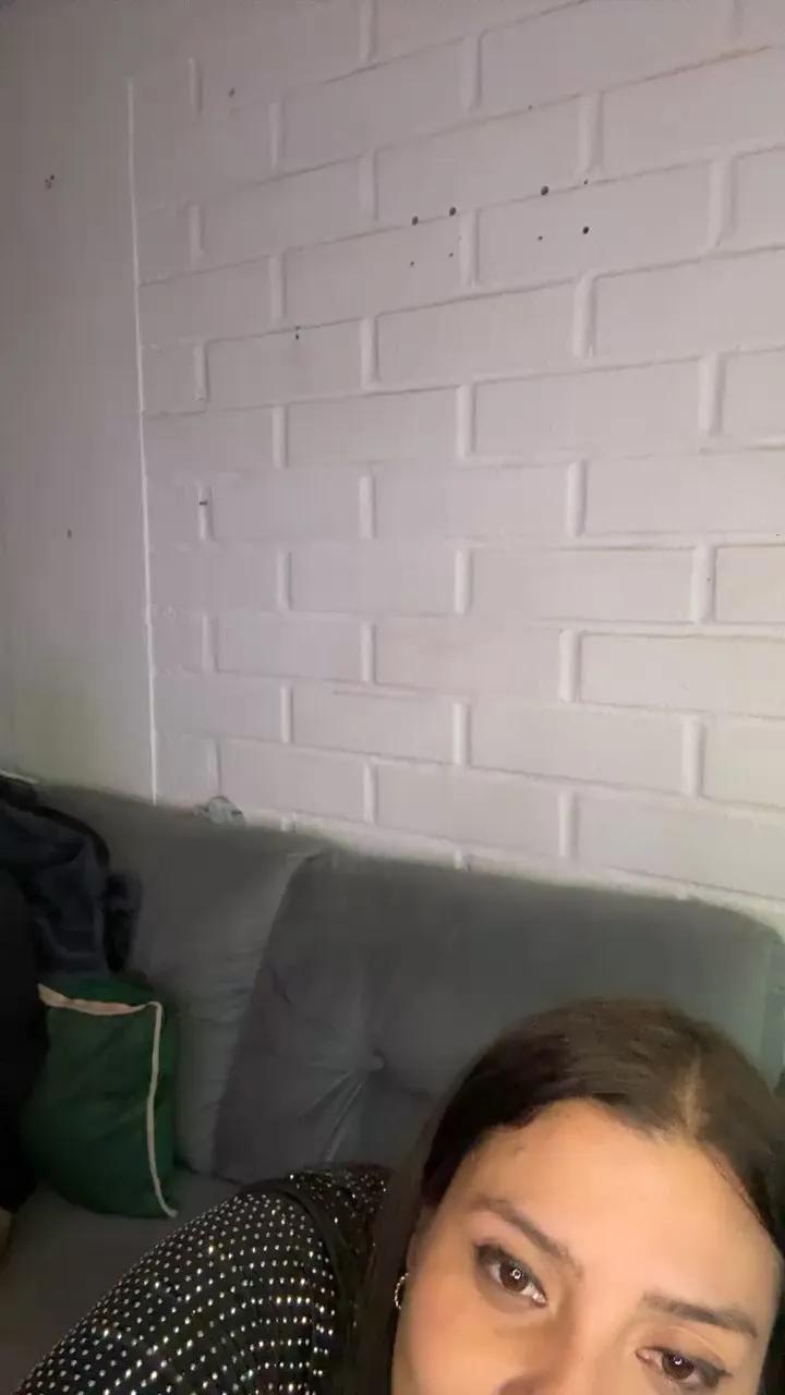 Sexy Licrazu2025 wants you to fuck her body now Licrazu2025 from Cam4