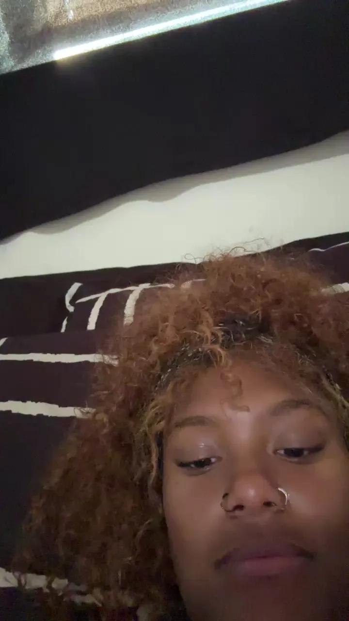 Cute MissLondonDBrat wants you to fuck her body now MissLondonDBrat from Cam4