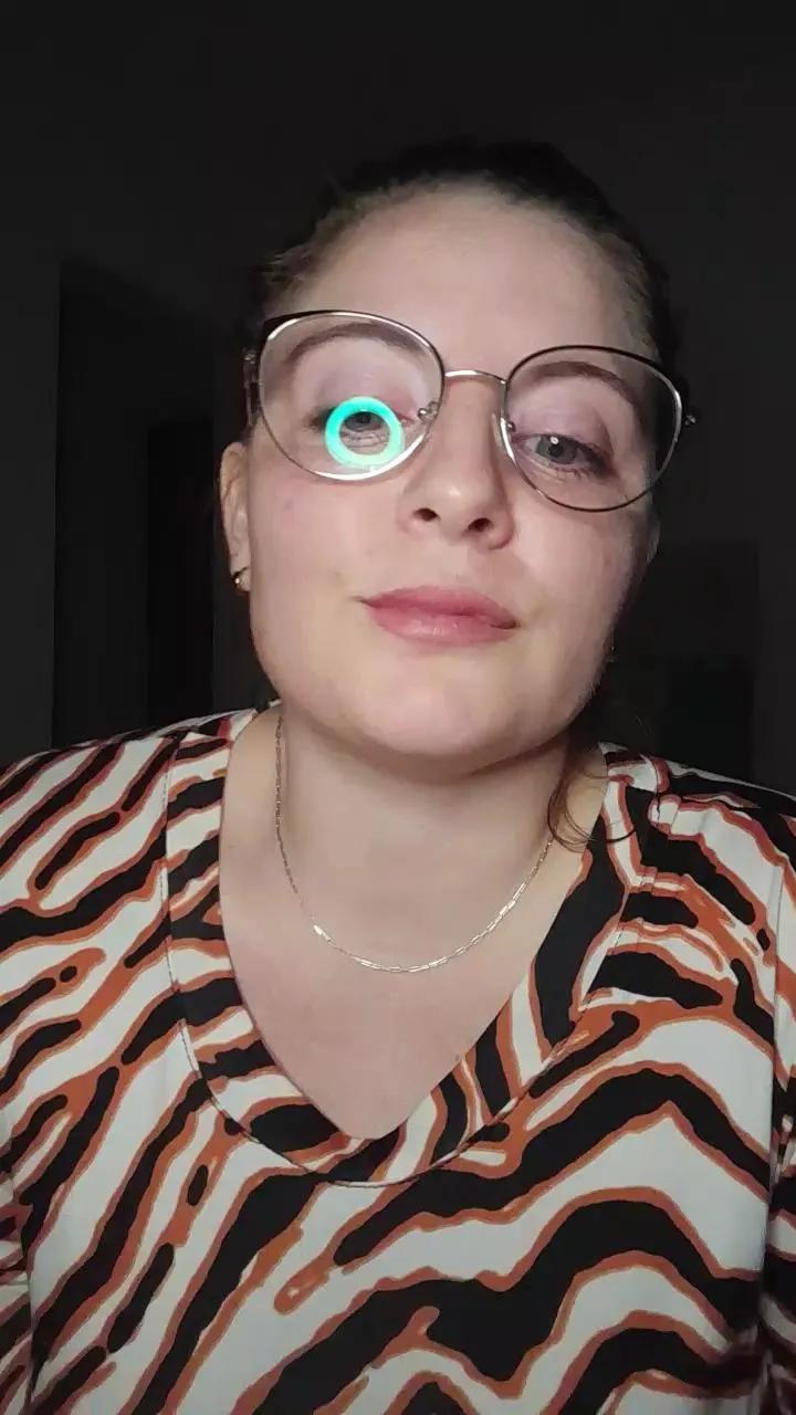 Peque_Kathe from Cam4