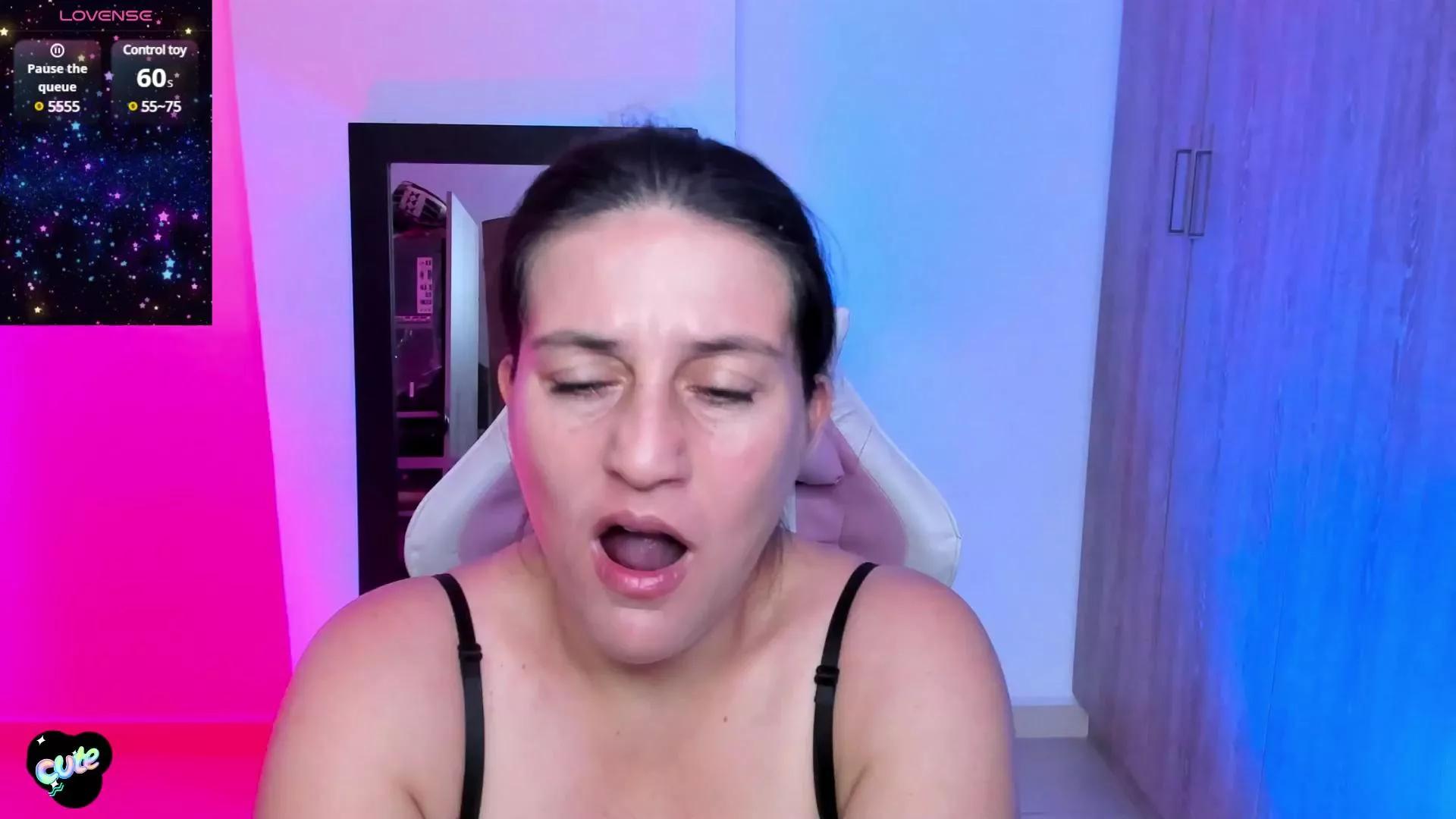 Cute Saskyaa wants you to fuck her body now Saskyaa from Cam4