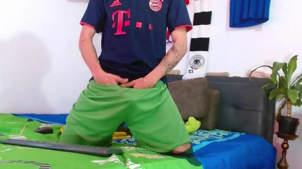 Skinny23cm from Cam4