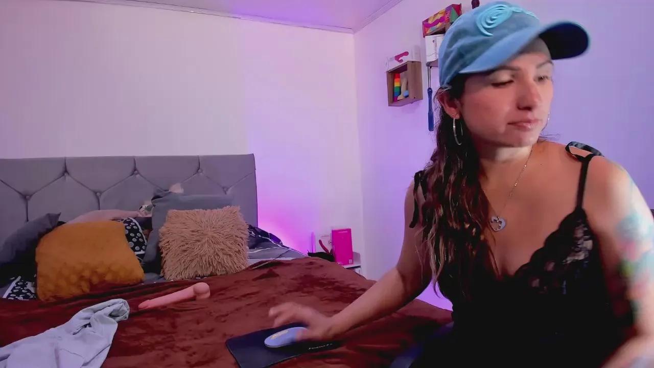 Masturbate to SweetNessa_, she wants to masturbate for you SweetNessa_ from Cam4