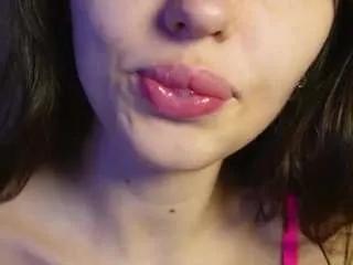 Sexy 2l1tww wants you to fuck her body now 2l1tww from CamSoda