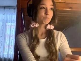 Discover Catalinaandersen, she wants to masturbate for you catalinaandersen from CamSoda