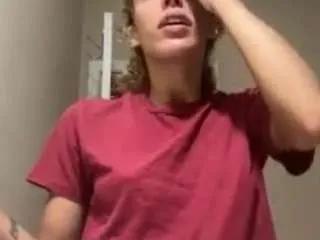 Explore CamSoda's Creamyricanfountain creamyricanfountain from CamSoda