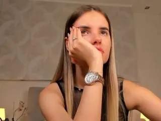 Watch Er1kamiller, she wants to masturbate for you er1kamiller from CamSoda