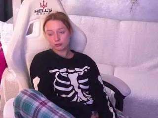 Sweet Foxymayy wants you to fuck her body now foxymayy from CamSoda