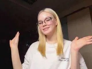 Sweet Valeriepfifer wants you to fuck her body now valeriepfifer from CamSoda