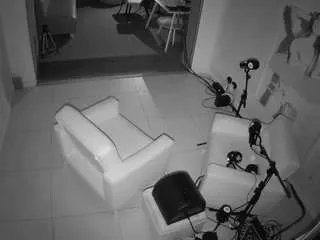 Offline voyeurcam-jb-xfollow on CamSoda