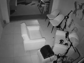 Offline voyeurcam-jb-xfollow on CamSoda