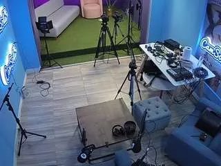 Offline voyeurcam-jb-xfollow on CamSoda