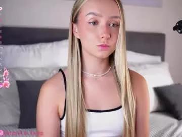 alodiaacomb from Chaturbate