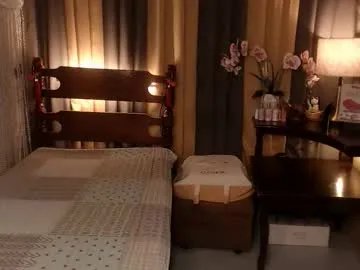 justine_hunk from Chaturbate