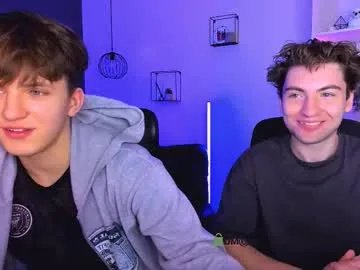 travis_wolf_ from Chaturbate