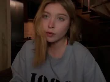 vanillalivitski from Chaturbate