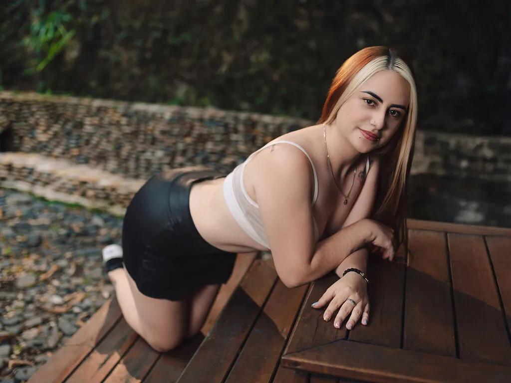 AdaraSky from LiveJasmin