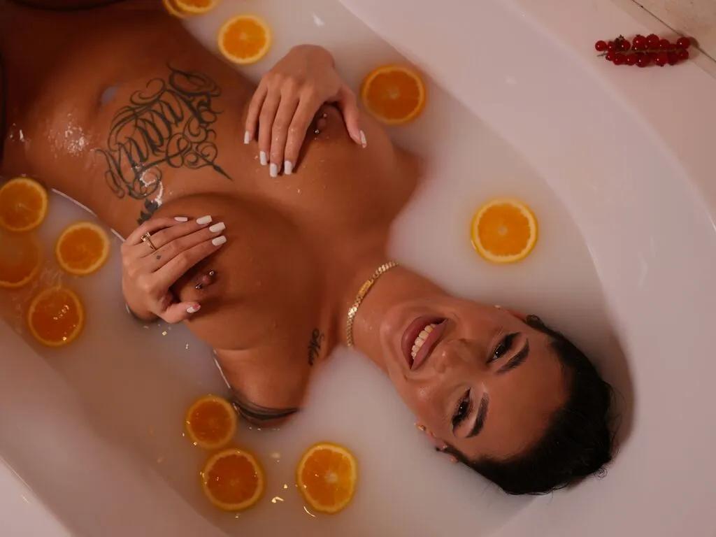 Masturbate to AishaaDevoe, she wants to masturbate for you AishaaDevoe from LiveJasmin