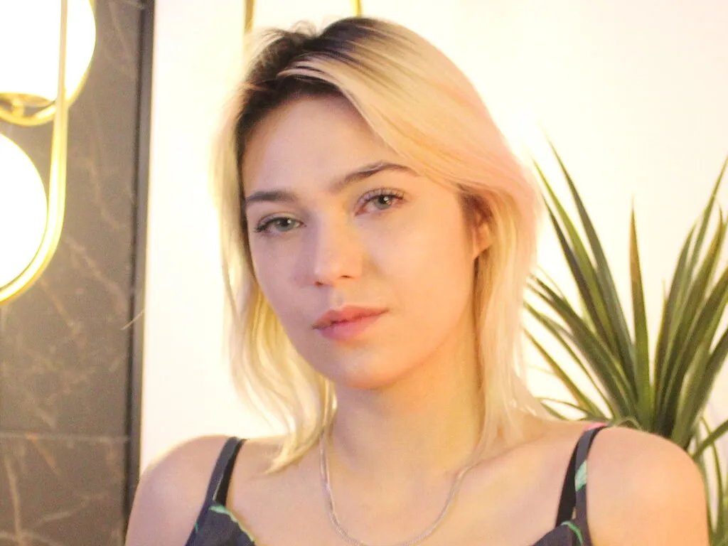 AlysiaBennet from LiveJasmin