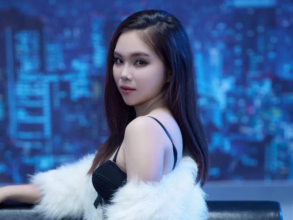 Explore cute performer AnnaErena AnnaErena from LiveJasmin