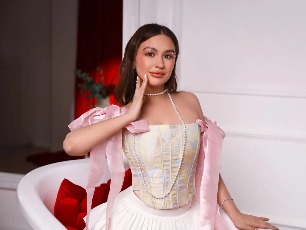 Cute ChloeCalloway wants you to fuck her body now ChloeCalloway from LiveJasmin