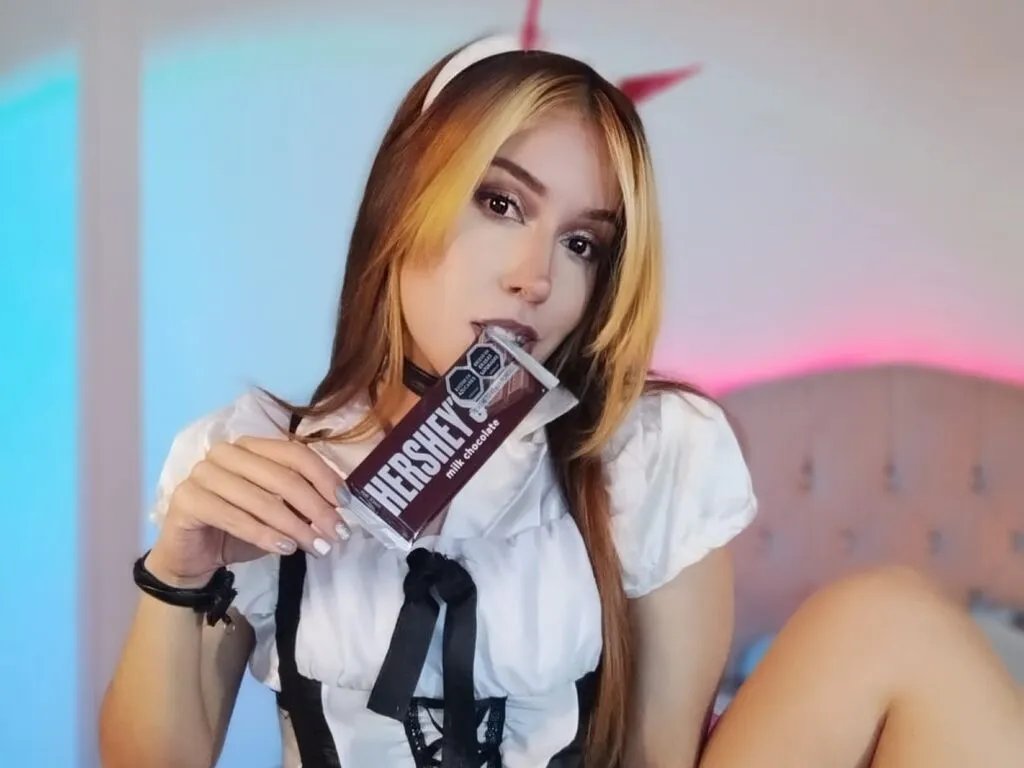 DelinaWeyn from LiveJasmin