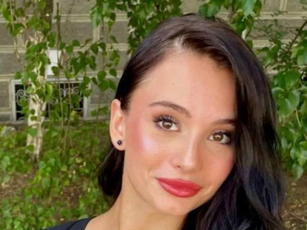 Try DesxreEclipse, she wants to masturbate for you DesxreEclipse from LiveJasmin