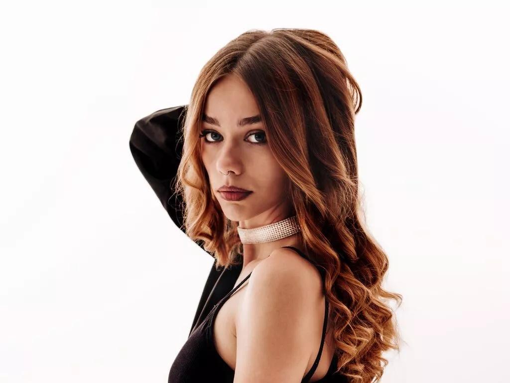 Masturbate to LiveJasmin's EmilliaFox EmilliaFox from LiveJasmin