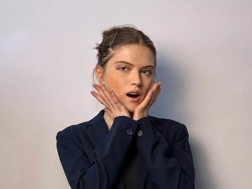 Watch LiveJasmin's FlairCatlow FlairCatlow from LiveJasmin