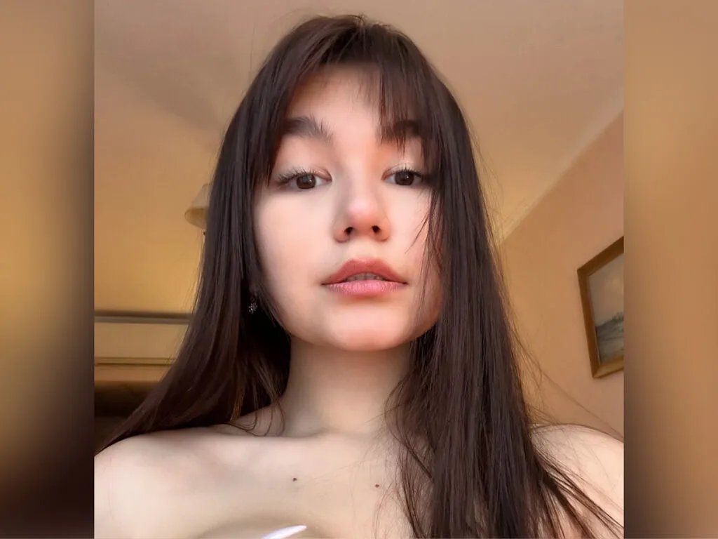 Discover cute performer JuliaCutee JuliaCutee from LiveJasmin