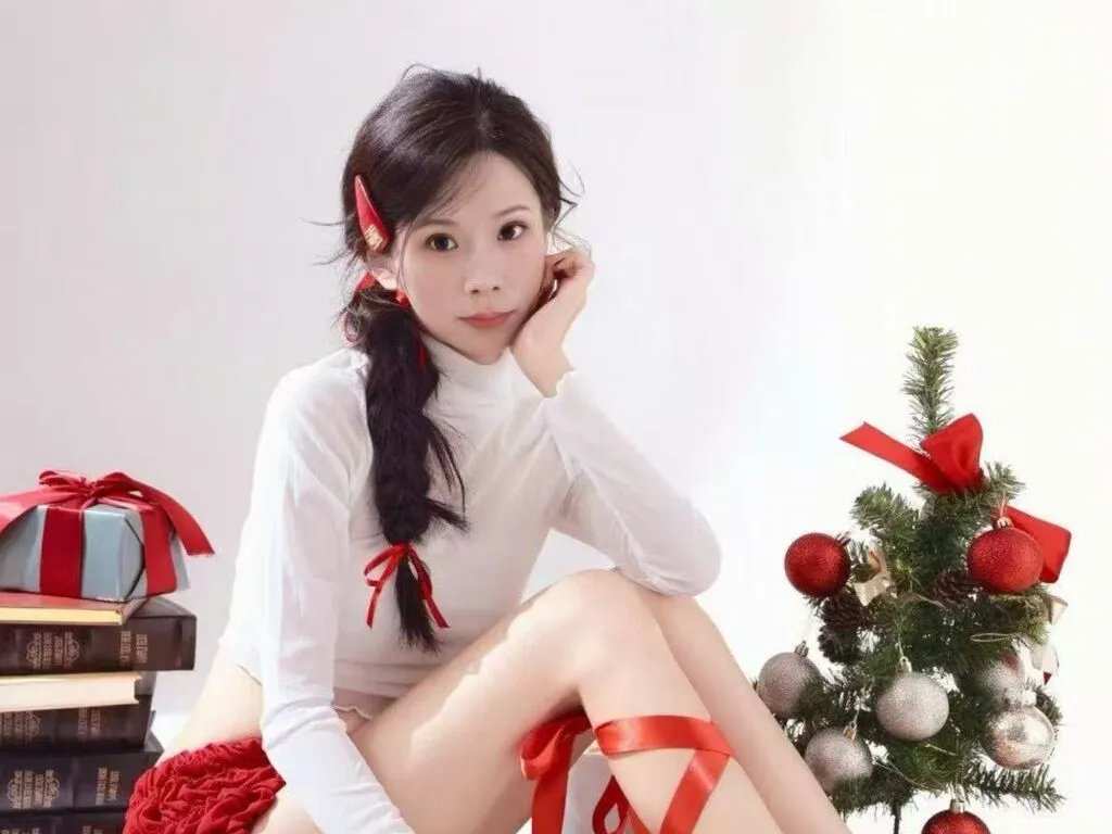 JulieLuLu from LiveJasmin